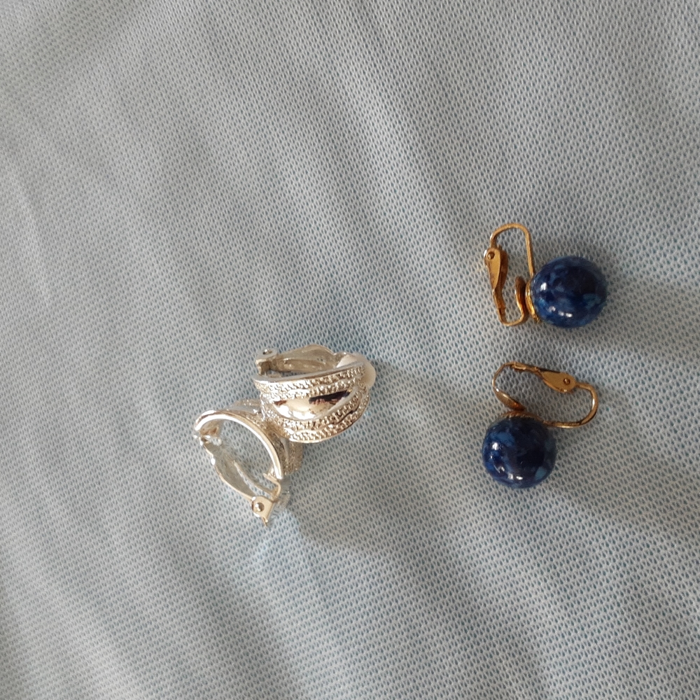 Very pretty ear rings.